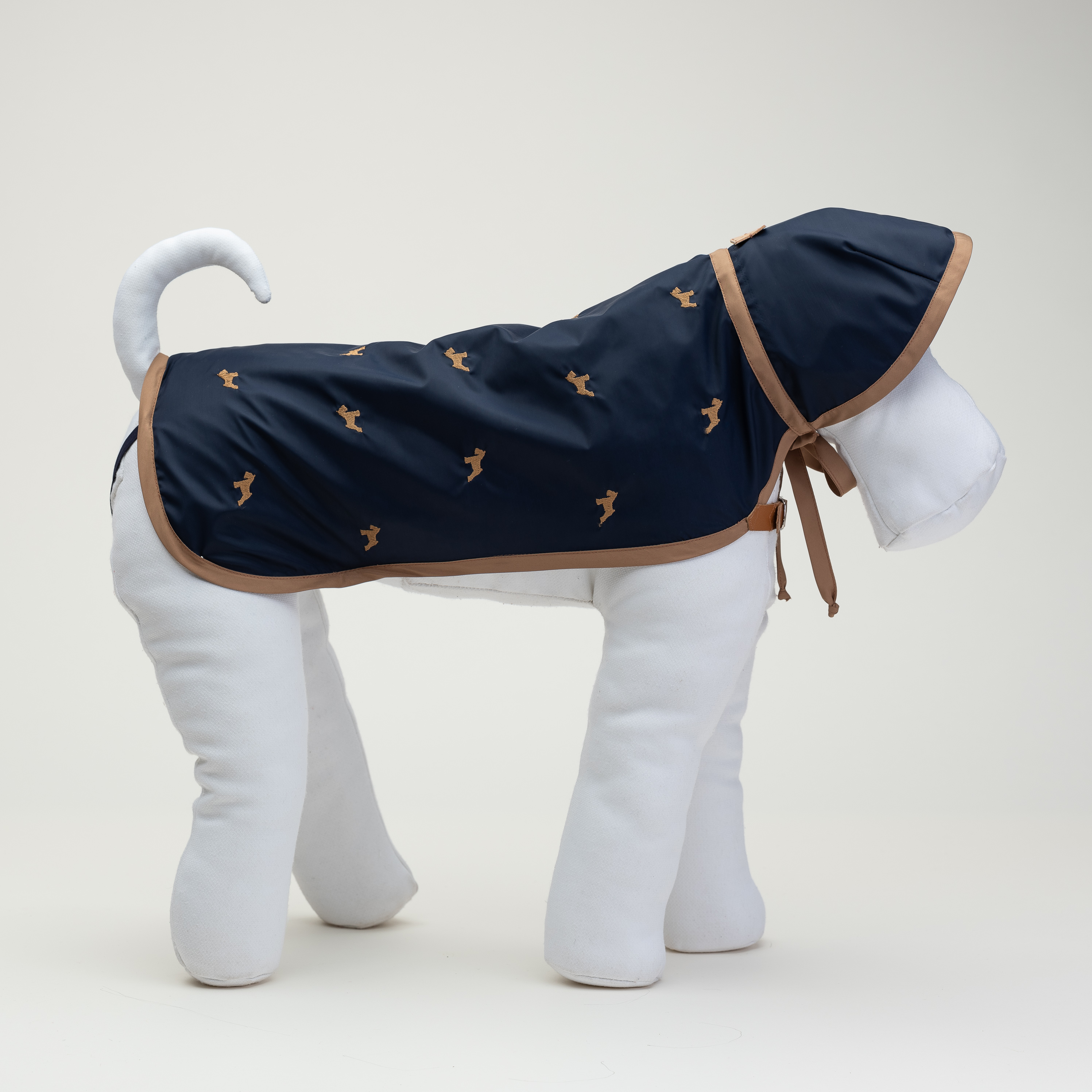 impermeabili per cani con cappuccio, colore blu navy, abbigliamento di lusso per cani, indossato da manichino